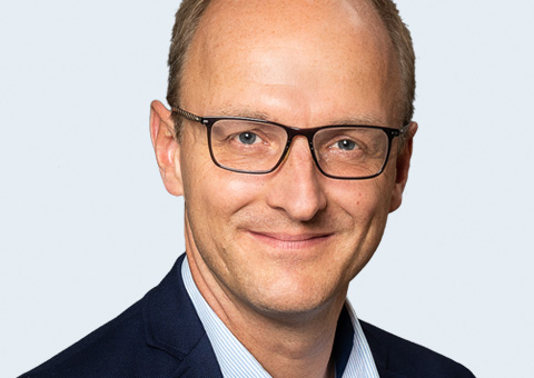 Porträt von Gerrit Schick, neuer Vorstandsvorsitzender des Bundesverband Gesundheits-IT (bvitg)