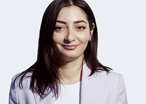 Porträt von Reem Alabali-Radovan, Staatsministerin für Migration, Flüchtlinge und Integration