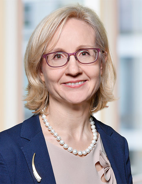 Porträt von Christine von Arnim, Leiterin der AG Neurologie der deutschen Gesellschaft für Geriatrie (DGG)