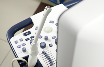 Foto eines Ultraschallgeräts zur vaginalen Untersuchung