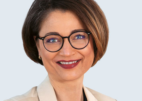 Porträt von Martina Hannak, Präsidentin des Bundesamtes für Familie und zivilgesellschaftliche Aufgaben (BAFzA)
