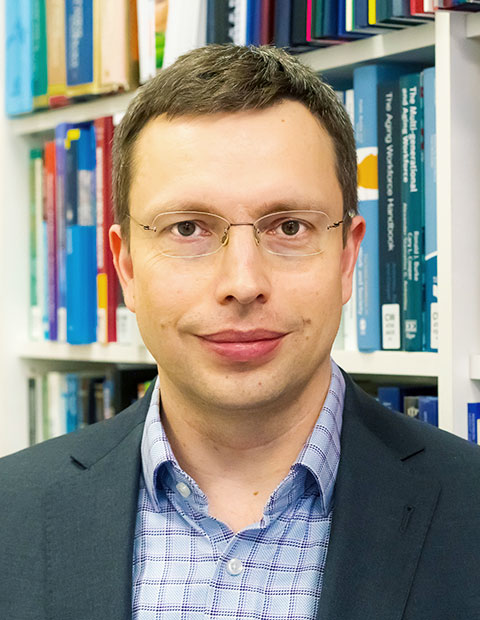 Porträt von Prof. Dr. Hannes Zacher, Inhaber der Professur für Arbeits- und Organisationspsychologie am Wilhelm-Wundt-Institut für Psychologie an der Universität Leipzig