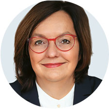 Porträt von Ruth Hecker, Vorsitzende des Aktionsbündnisses Patientensicherheit e. V.