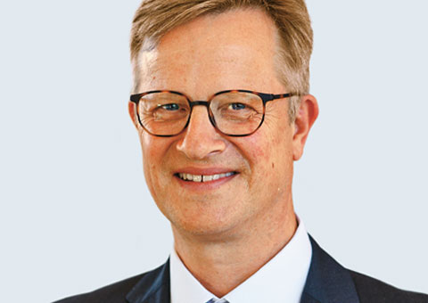 Porträt von Maximilian Rudert, Präsident der Deutschen Gesellschaft für Orthopädie und Unfallchirurgie (DGOU)
