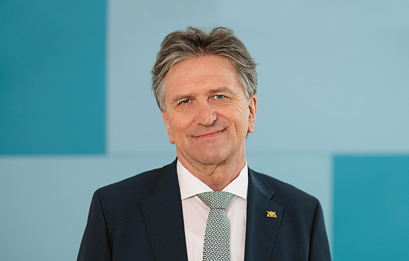 Porträt von Manne Lucha, Minister für Soziales, Gesundheit und Integration in Baden-Württemberg