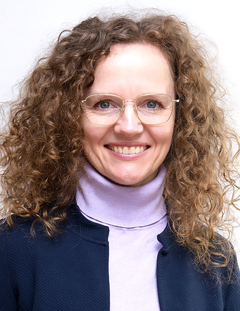Porträt von Prof. Dr. Christine Arentz, Inhaberin der Professur für Volkswirtschaftslehre und Gesundheitsökonomie am Institut für Versicherungswesen der Technischen Hochschule Köln