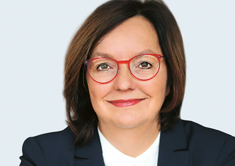 Porträt von Ruth Hecker, Vorstandsvorsitzende des Aktionsbündnisses Patientensicherheit (APS)