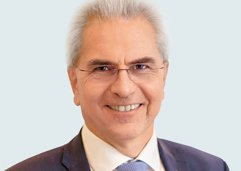 Porträt von Hans-Peter Hubmann, Vorsitzender des Deutschen Apothekerverbandes (DAV)