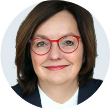 Porträt von Ruth Hecker, Vorsitzende des Aktionsbündnis Patientensicherheit e. V. (APS)