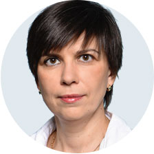 Porträt von Maria Sinjakowa, verantwortliche Redakteurin für crossmediale Kommunikation beim KomPart Verlag